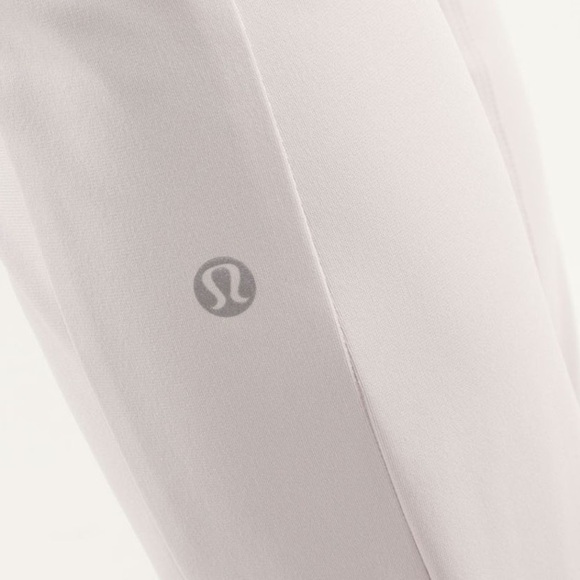 🌸Spring Sale 50% Off🌸 Lululemon Out & About Pant Dune - Picture 8 of 16